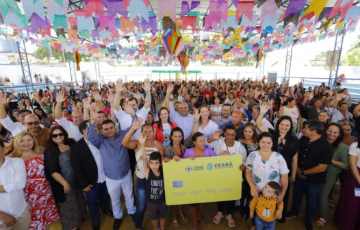 Beneficiários recebem cartões Ceará Sem Fome em mais três cidades cearenses