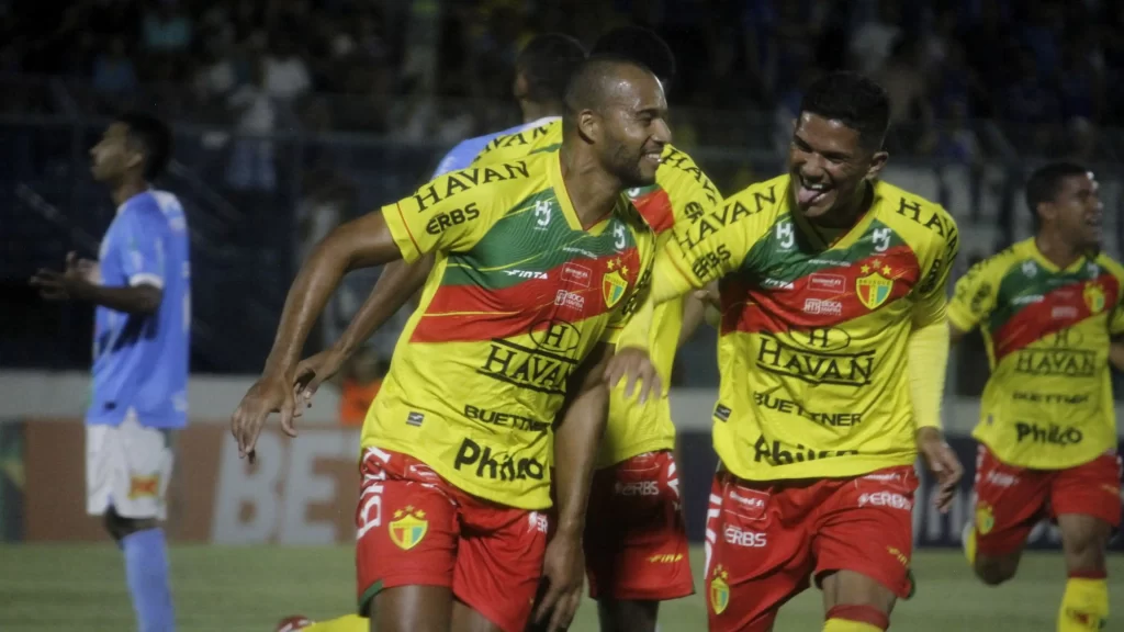 Brusque x Figueirense: saiba onde assistir ao vivo ao jogo de hoje do Brasileirão Série C