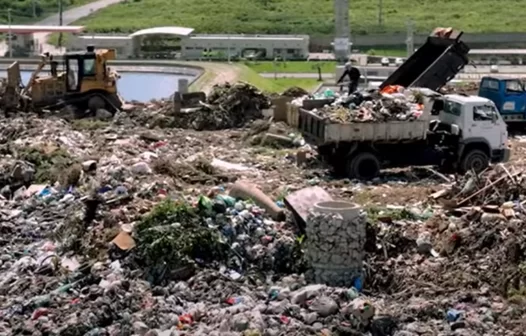 Caminhos do Lixo: saiba como funciona o serviço da coleta ao aterro sanitário em Fortaleza