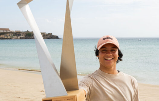 Cearense conquista 7° título mundial de kitesurfe e é eleita Atleta do Ano