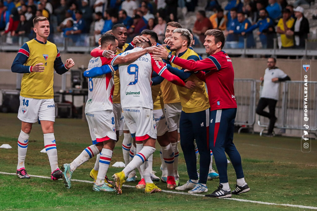 No Mineirão, Fortaleza vence o Cruzeiro e encosta no G4 do Brasileirão