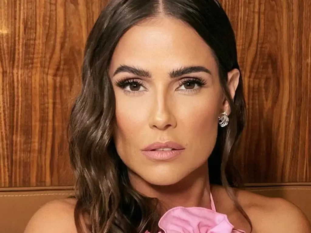 Mansão de Deborah Secco nos EUA pode ser alugada por diária de R$ 3 mil