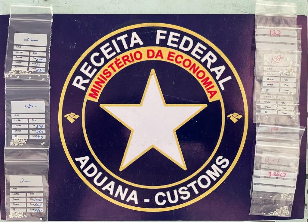 Receita Federal apreende encomendas postais contendo diamantes