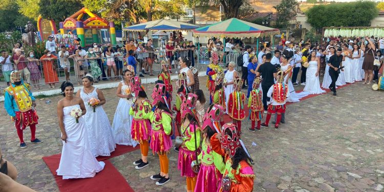 Festa de Santo Antônio: casamento coletivo é realizado em Barbalha