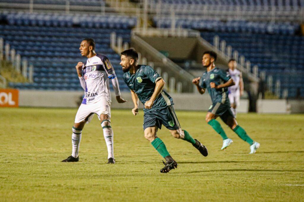 Floresta enfrenta o Paysandu em confronto direto contra o Z4 da Série C