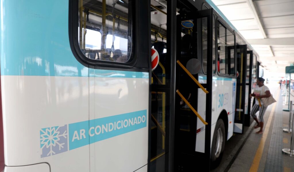 Assaltos a ônibus em Fortaleza têm redução em junho em comparação com o mês anterior