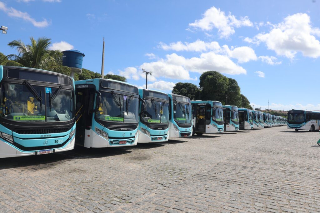 Frota de ônibus de Fortaleza recebe 54 veículos novos operando com ar condicionado