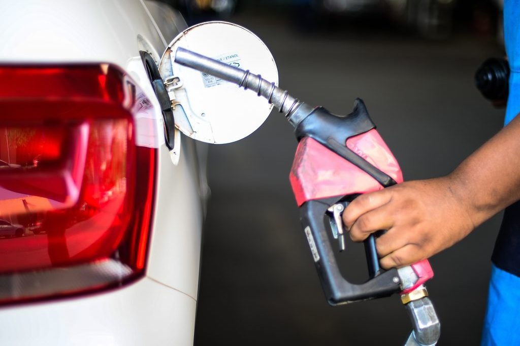 Saiba se nova alíquota do ICMS deve aumentar preço da gasolina no Ceará; entenda a mudança