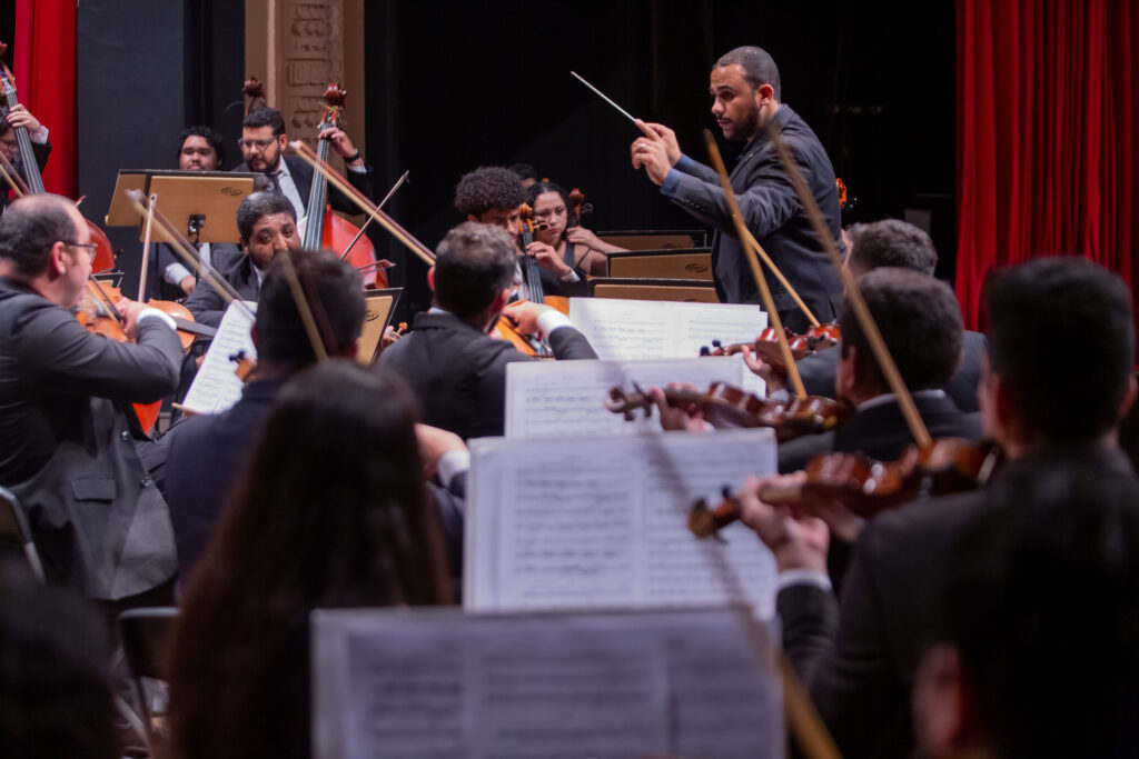 Orquestra Sinfônica da Uece apresenta concerto de música latina no Cineteatro São Luiz