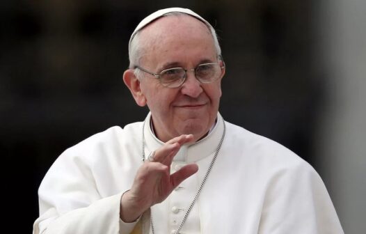 Papa Francisco é hospitalizado para realizar cirurgia de emergência no intestino