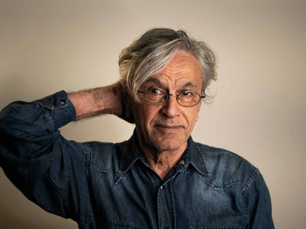 Caetano Veloso declara apoio a Evandro Leitão no 2° turno das eleições em Fortaleza