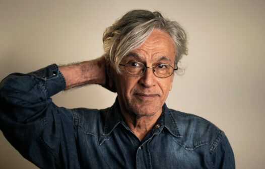 Caetano Veloso declara apoio a Evandro Leitão no 2° turno das eleições em Fortaleza