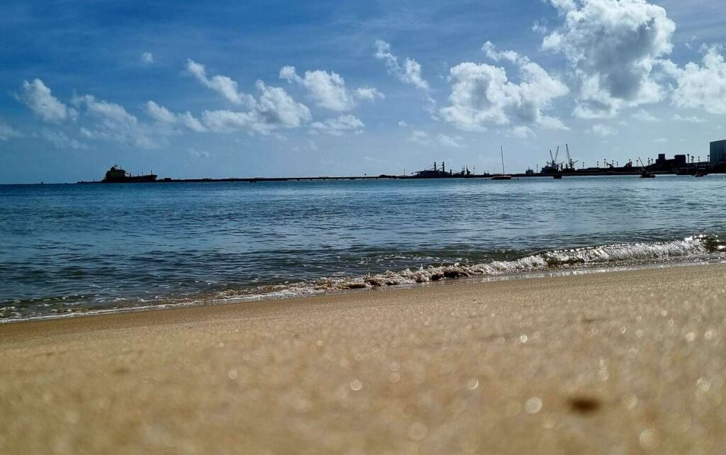 Fortaleza tem 15 trechos próprios para banho de mar neste fim de semana, diz Semace