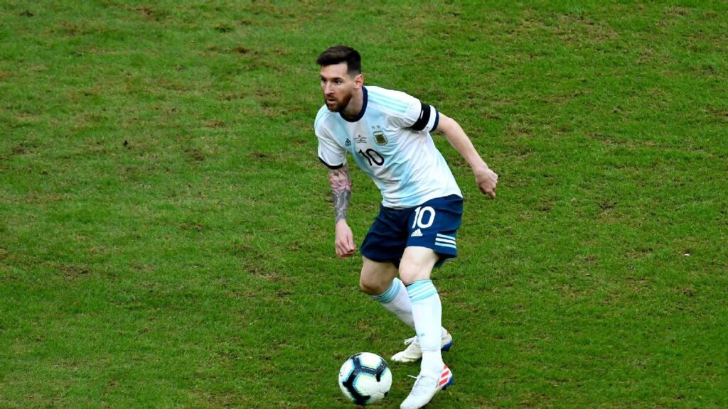 Argentina convoca 27 jogadores para rodada das Eliminatórias com a volta de Messi