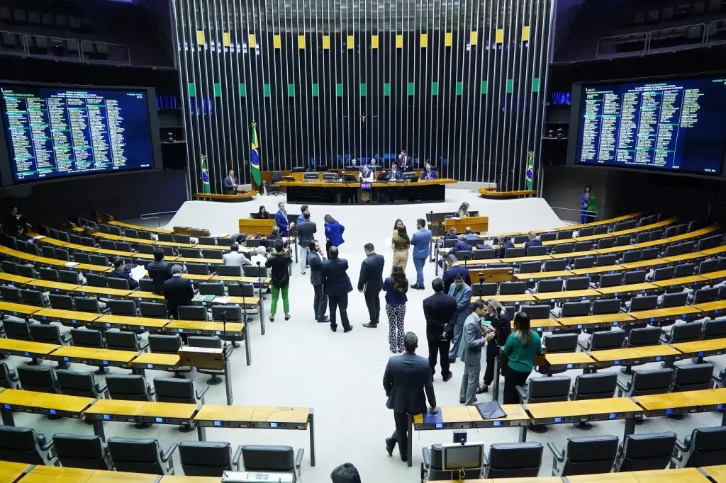 Veja como votaram os deputados federais cearenses no projeto que torna crime discriminar políticos