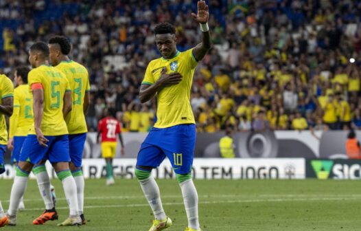 Vinícius Júnior fecha goleada de 4 a 1 contra Guiné em jogo contra o racismo