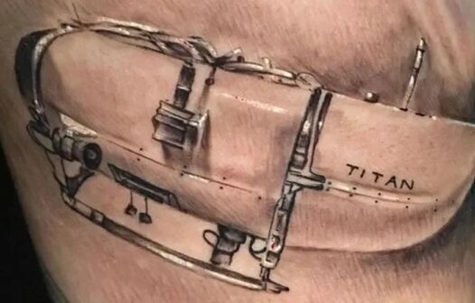 Homem tatua submarino que visitou o Titanic e implodiu