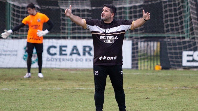 Torcida do Ceará pede saída do técnico Barroca após empate contra o Sampaio Corrêa