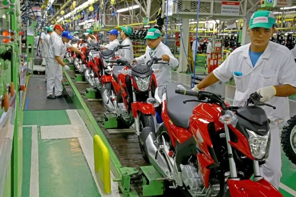 Indústria Produz 1.300.000 Motocicletas em Dez Meses