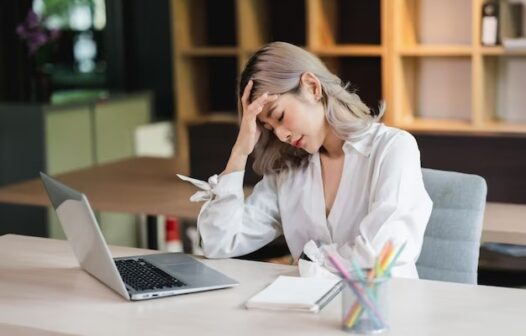 Maior motivação para trabalhadores pedirem demissão é a infelicidade no emprego