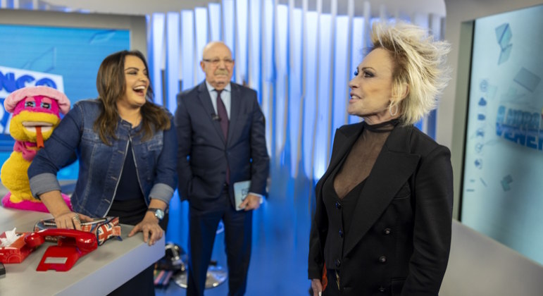 Em visita à Record, Ana Maria Braga vai ao estúdio do Balanço Geral