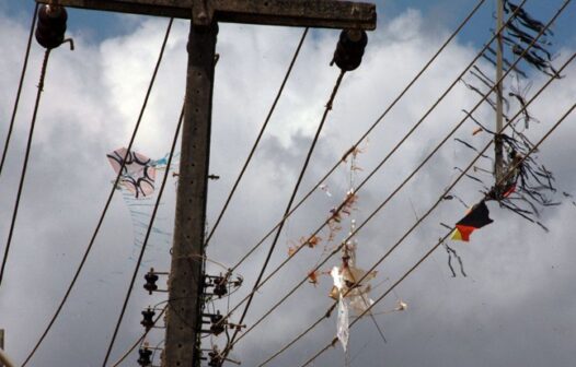 Pipas presas à fiação deixam mais de 200 mil pessoas sem energia no Ceará