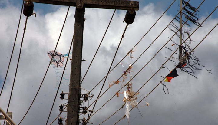 Pipas presas à fiação deixam mais de 200 mil pessoas sem energia no Ceará