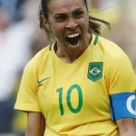 Arthur Elias vê Marta atuando em alto nível e usa sua experiência para ajudar jovens na seleção