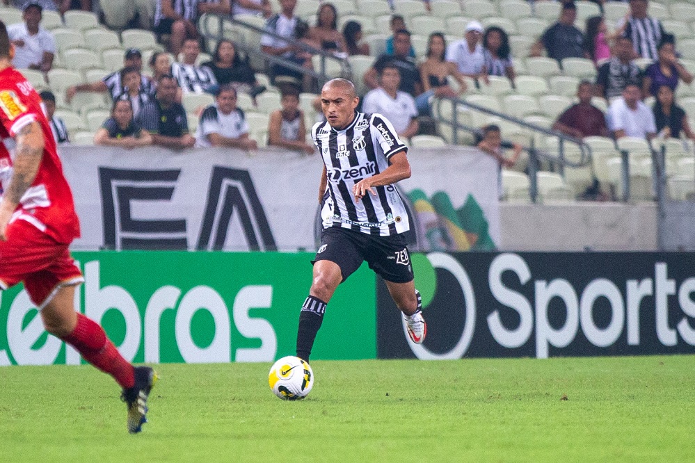 Nino Paraíba, que rescindiu contrato com o Ceará, é anunciado no Paysandu