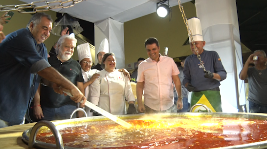 Mercado São Sebastião bate recorde de maior panelada do mundo