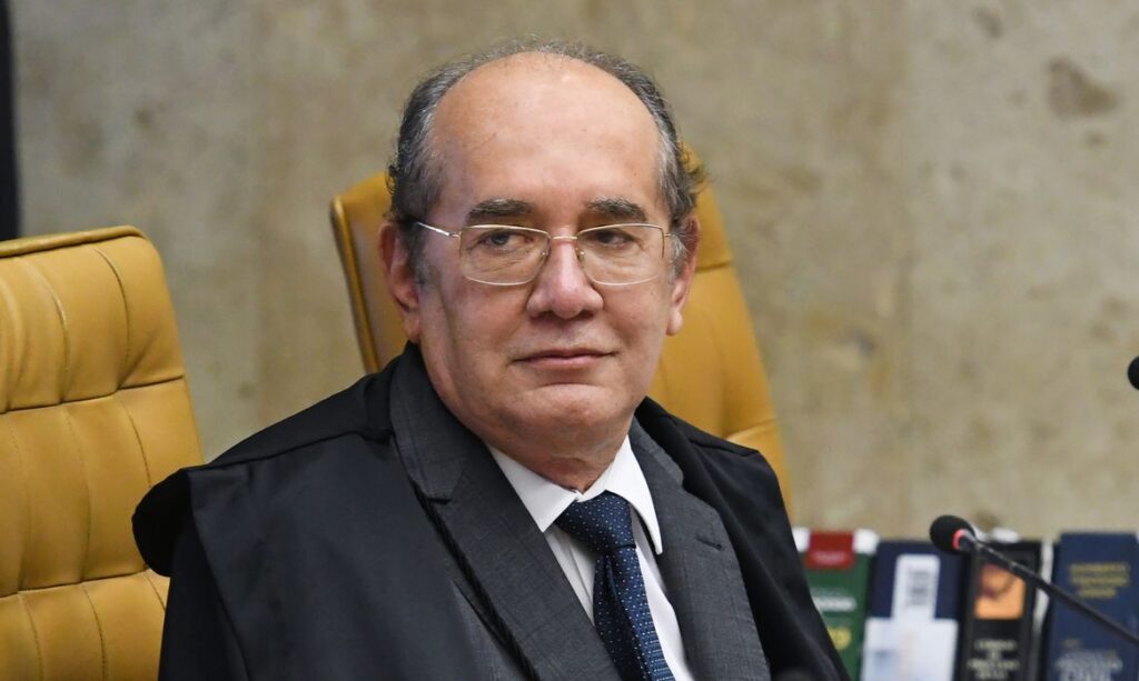 Ministro Gilmar Mendes anula arquivamento de ação contra Bolsonaro