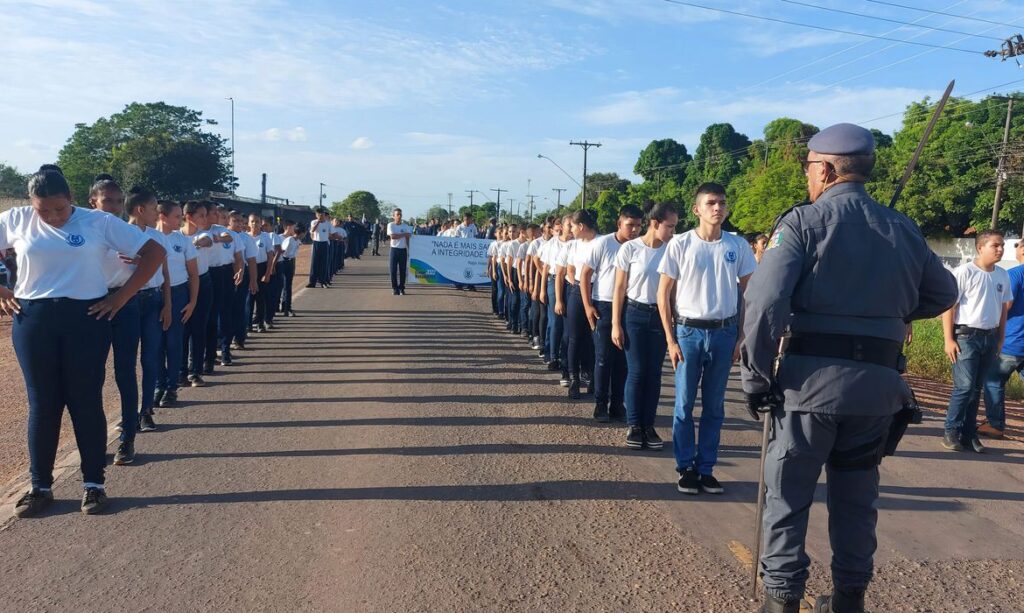 Governo Federal encerra Programa das Escolas Cívico-Militares criado por Bolsonaro