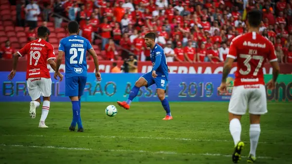 Internacional x Cruzeiro: saiba onde assistir ao vivo ao jogo de hoje do Brasileirão Série A