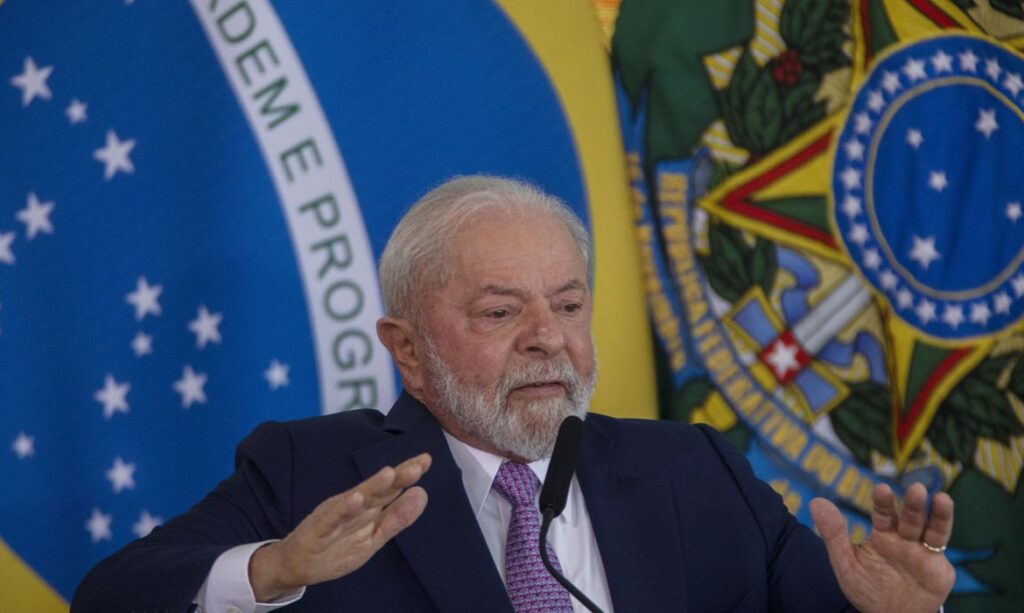 Lula inaugura trecho da Ferrovia de Integração Oeste-Leste