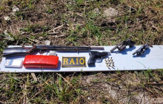 Polícia apreende quatro armas de fogo e drogas em Aquiraz