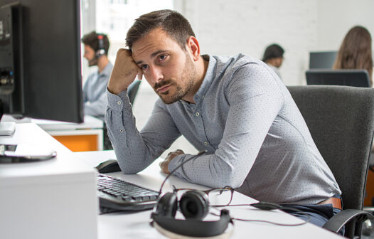 “Grumpy staying” ou “loud quitting”: o que fazer com os profissionais insatisfeitos na empresa?