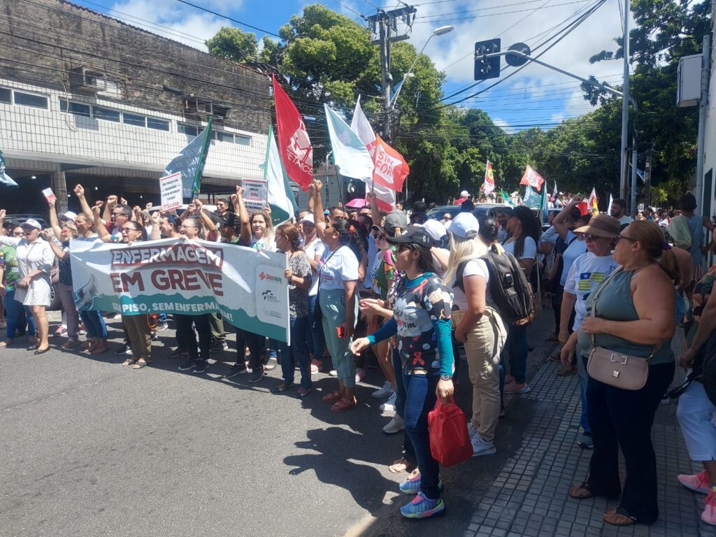 Enfermeiros decidem manter greve em Fortaleza e marcam novo protesto