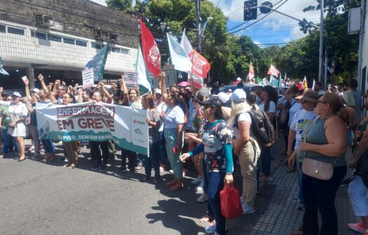 Enfermeiros decidem manter greve em Fortaleza e marcam novo protesto