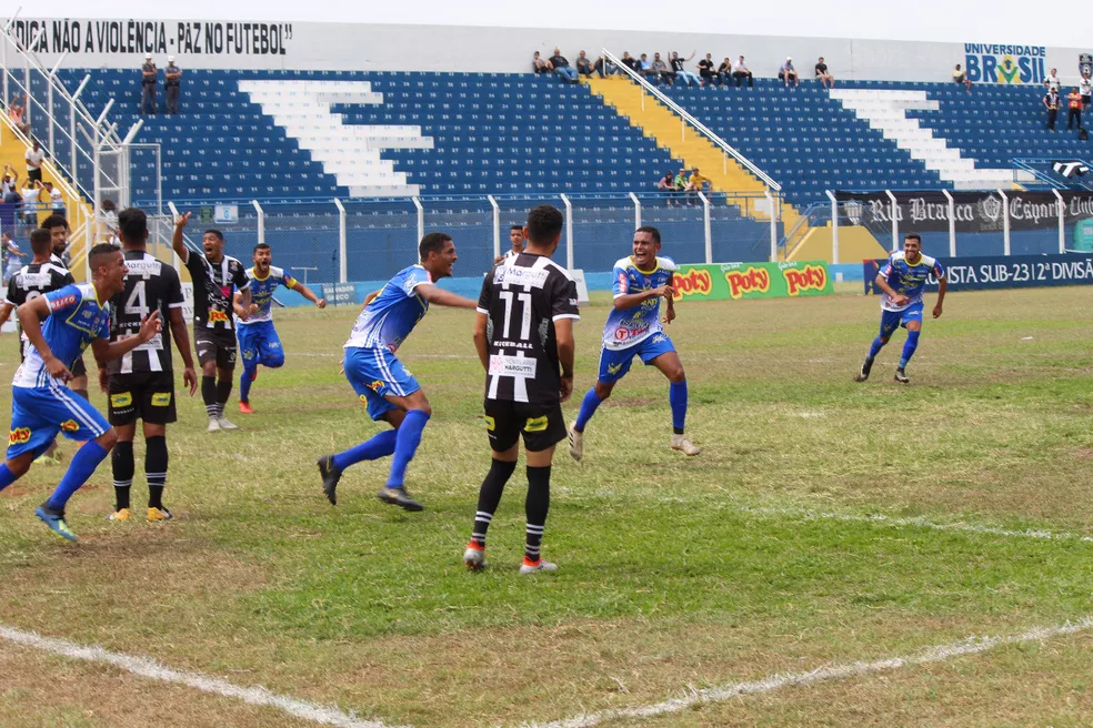 Jogos de futebol hoje, domingo, 15; onde assistir ao vivo e horários