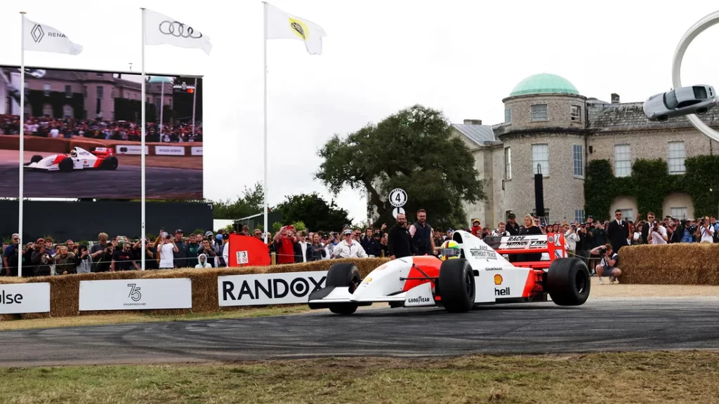 Sebastian Vettel pilotou a saudosa McLaren MP4/8 de Ayrton Senna no Goodwood Festival of Speed.