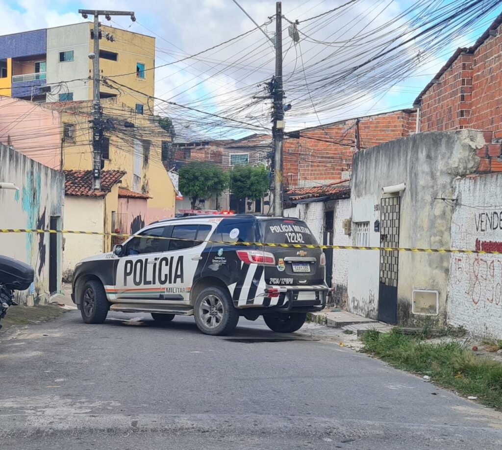 Dois irmãos são assassinados a tiros ao sair de estação de trem em Caucaia