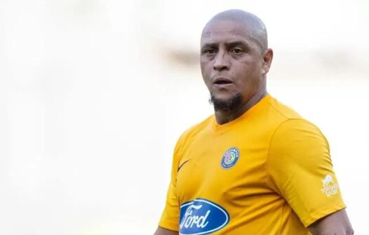 “Seleção brasileira precisa de técnico brasileiro”, diz Roberto Carlos 