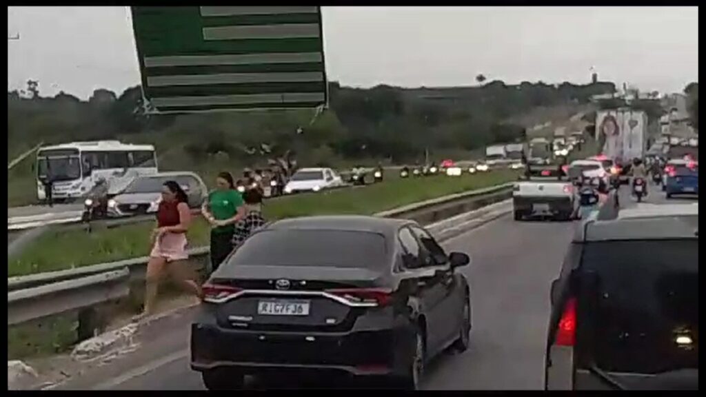 Ciclista morre após ser atingido por moto quando atravessava a BR-116 em Itaitinga