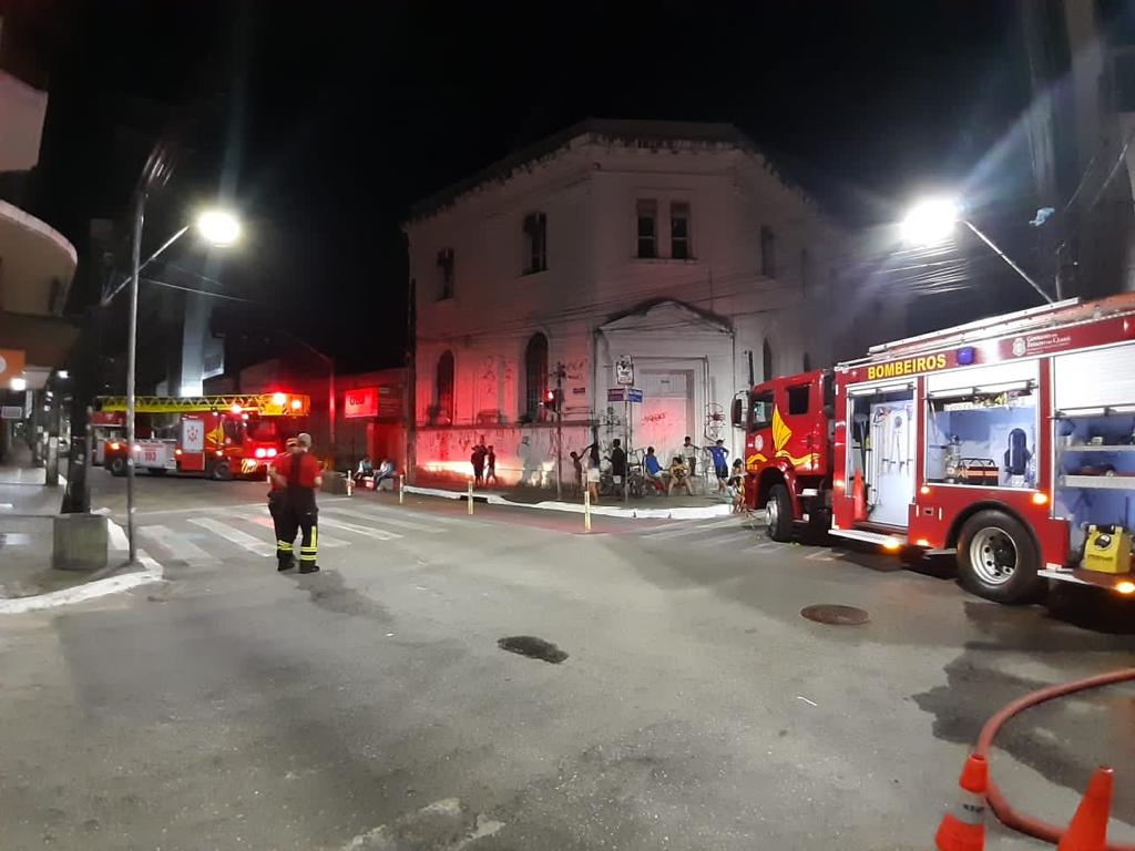 Incêndio atinge loja de enxovais no Centro de Fortaleza