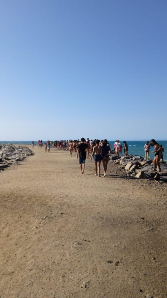 Corpo é encontrado boiando próximo ao espigão na Praia do Icaraí, em Caucaia