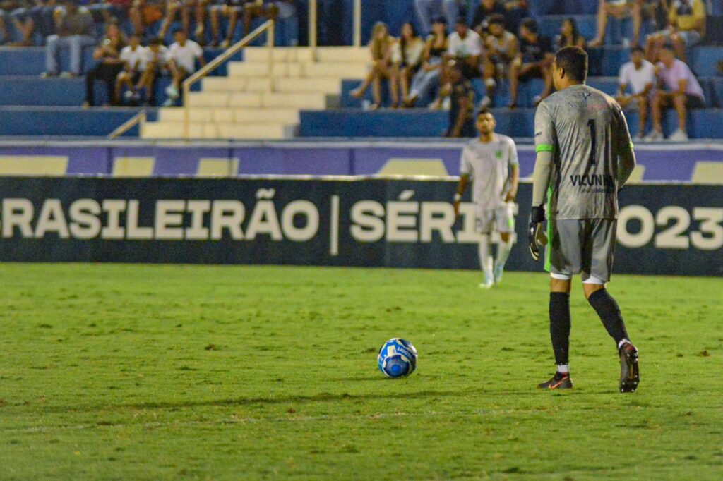 Floresta arranca empate com a Aparecidense-GO e segue fora do Z-4 da Série C