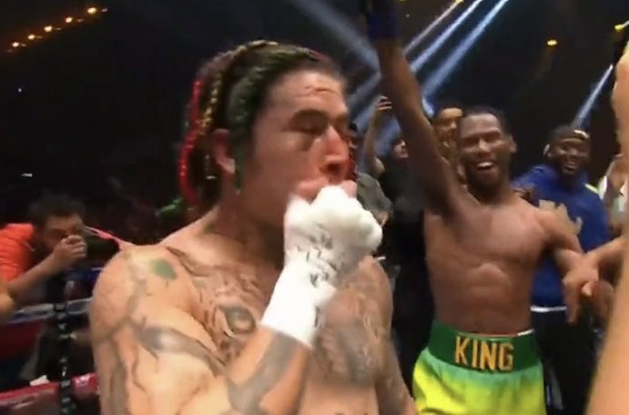 Whindersson Nunes sofre derrota para britânico King Kenny em luta de boxe