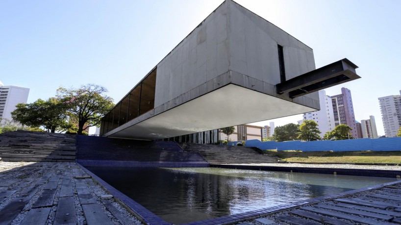 Elmano anuncia retirada do Mausoléu de Castelo Branco do Palácio da Abolição