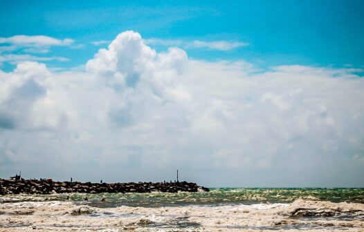 Menino de 5 anos morre após se afogar na Praia do Titanzinho, em Fortaleza