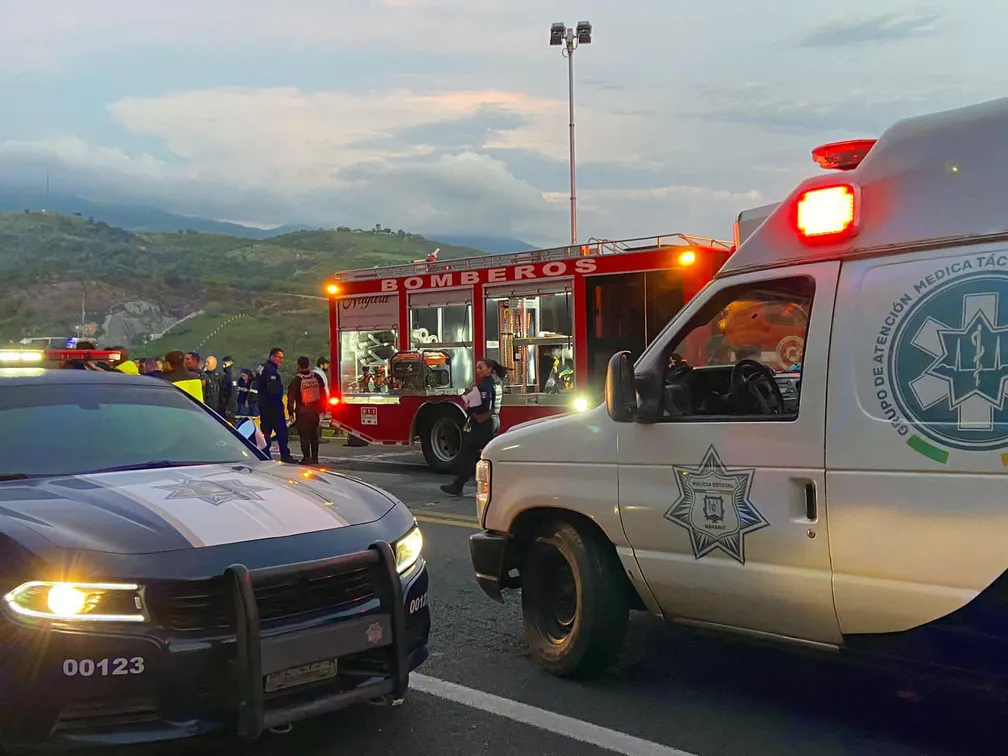 Ônibus com migrantes despenca de falésia e deixa 15 mortos no México